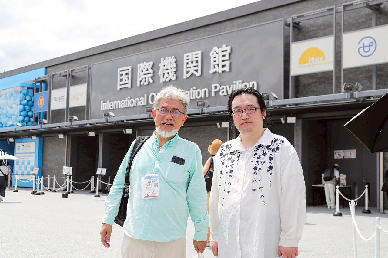 今回の企画にご招待くださった三宅善信先生とともに