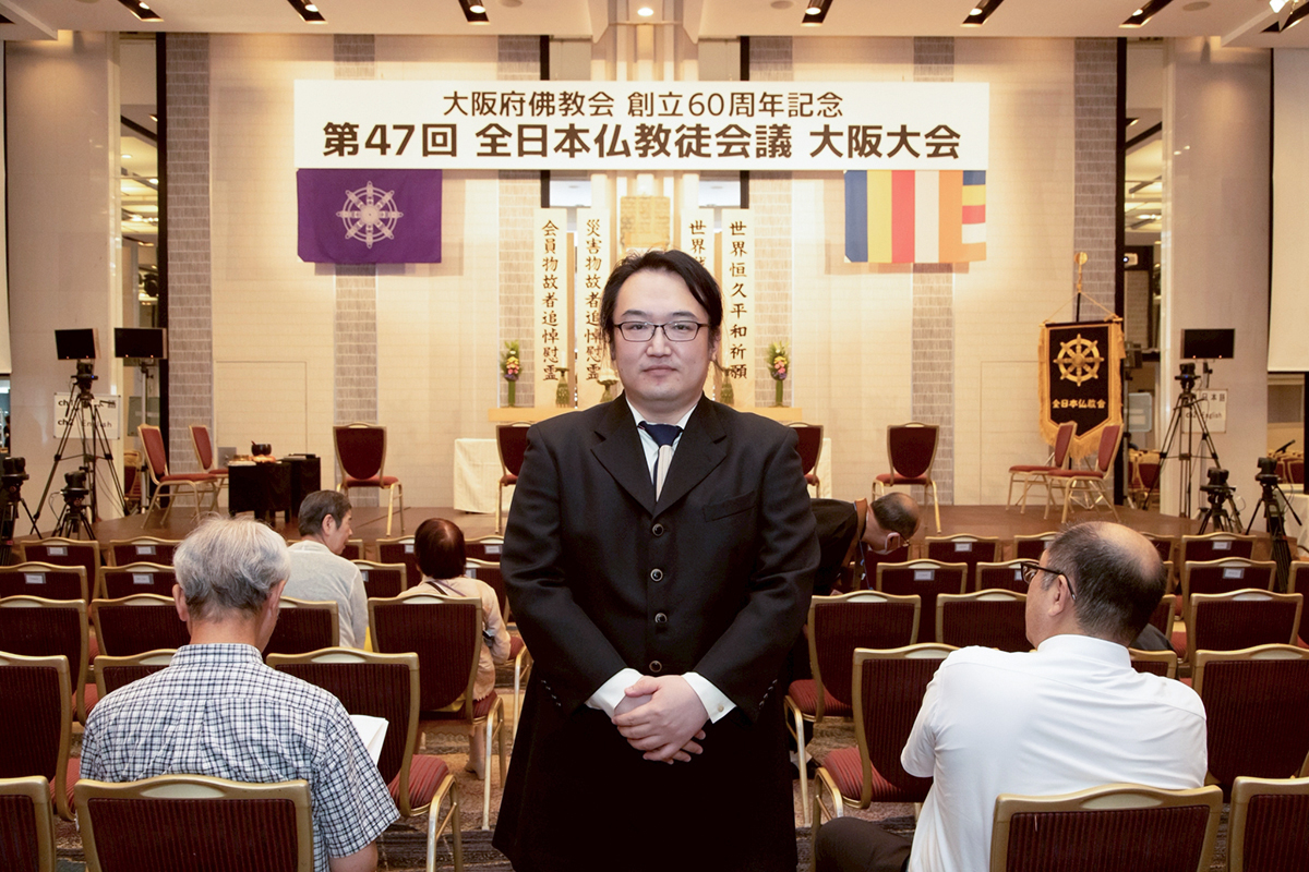 開会に先立って会場に到着した月ヶ瀬悠次郎代表