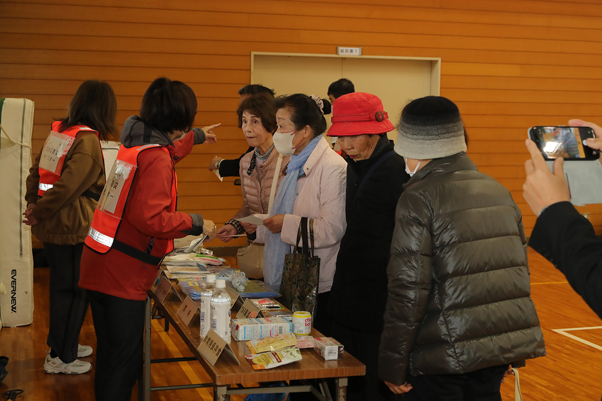 防災用備蓄品の物販も行われた