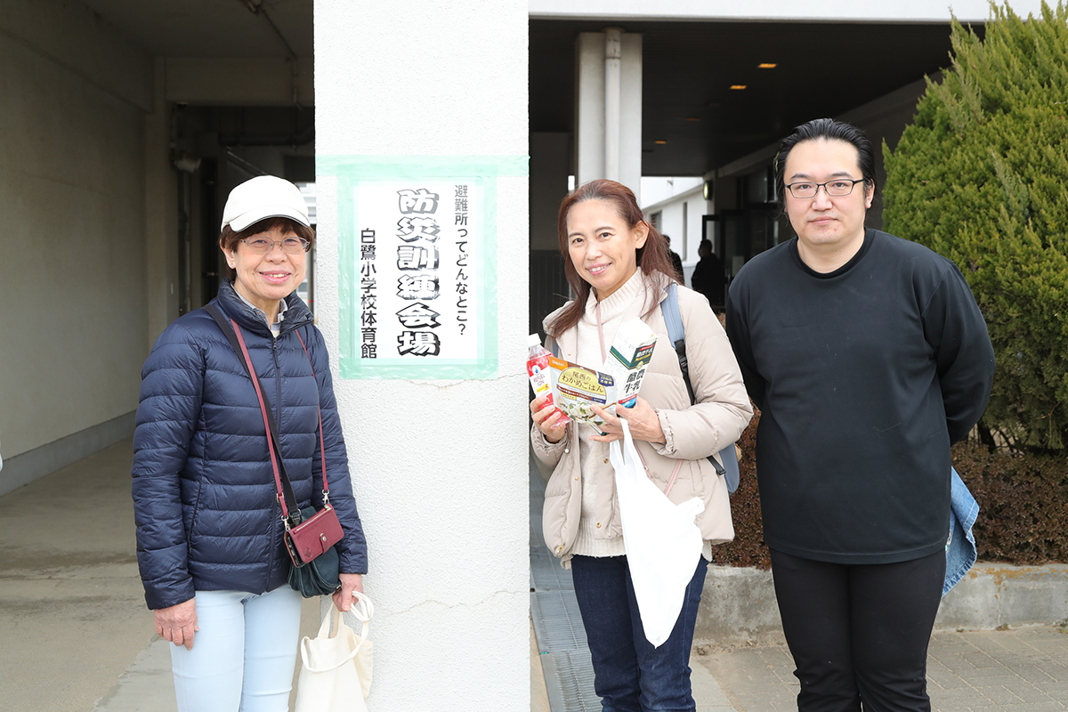 参加した今里朱美顧問（左）、芳賀由紀事務局長（中）、月ヶ瀬悠次郎代表（右）