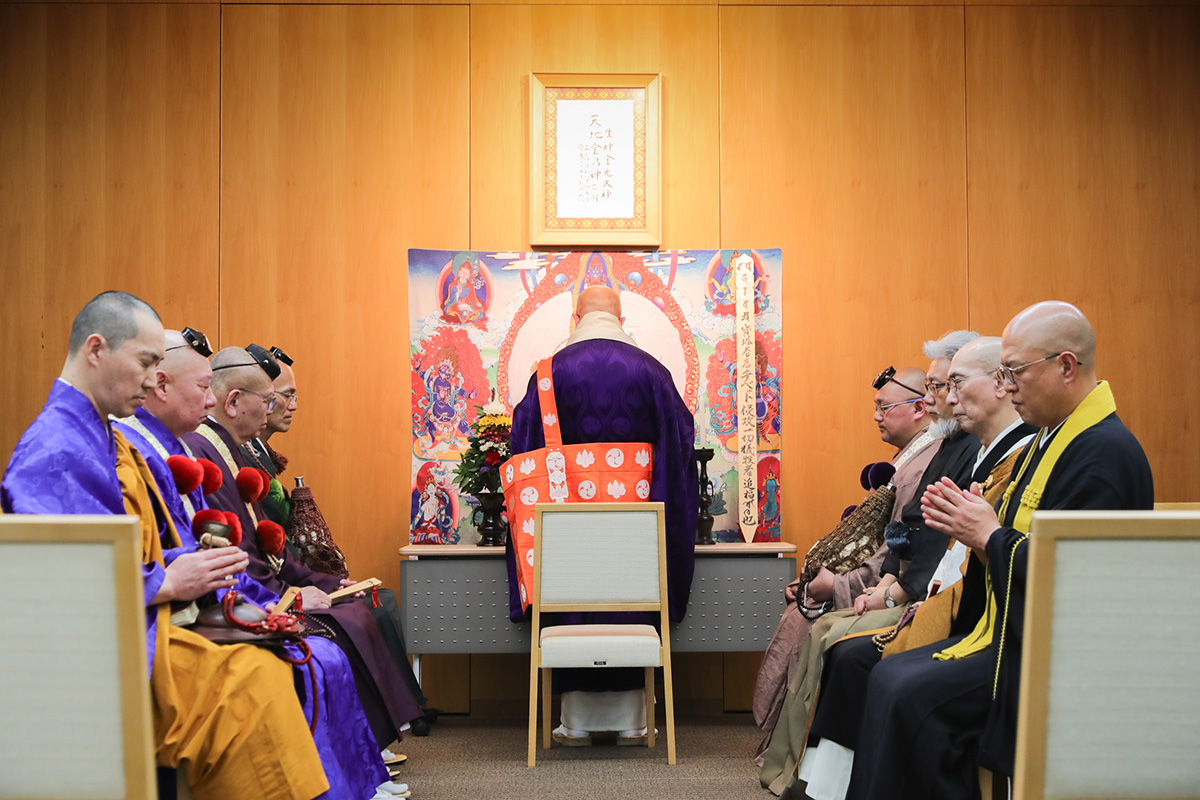 上田尚道導師を中心に宗教・宗派を超えて祈りが捧げられた