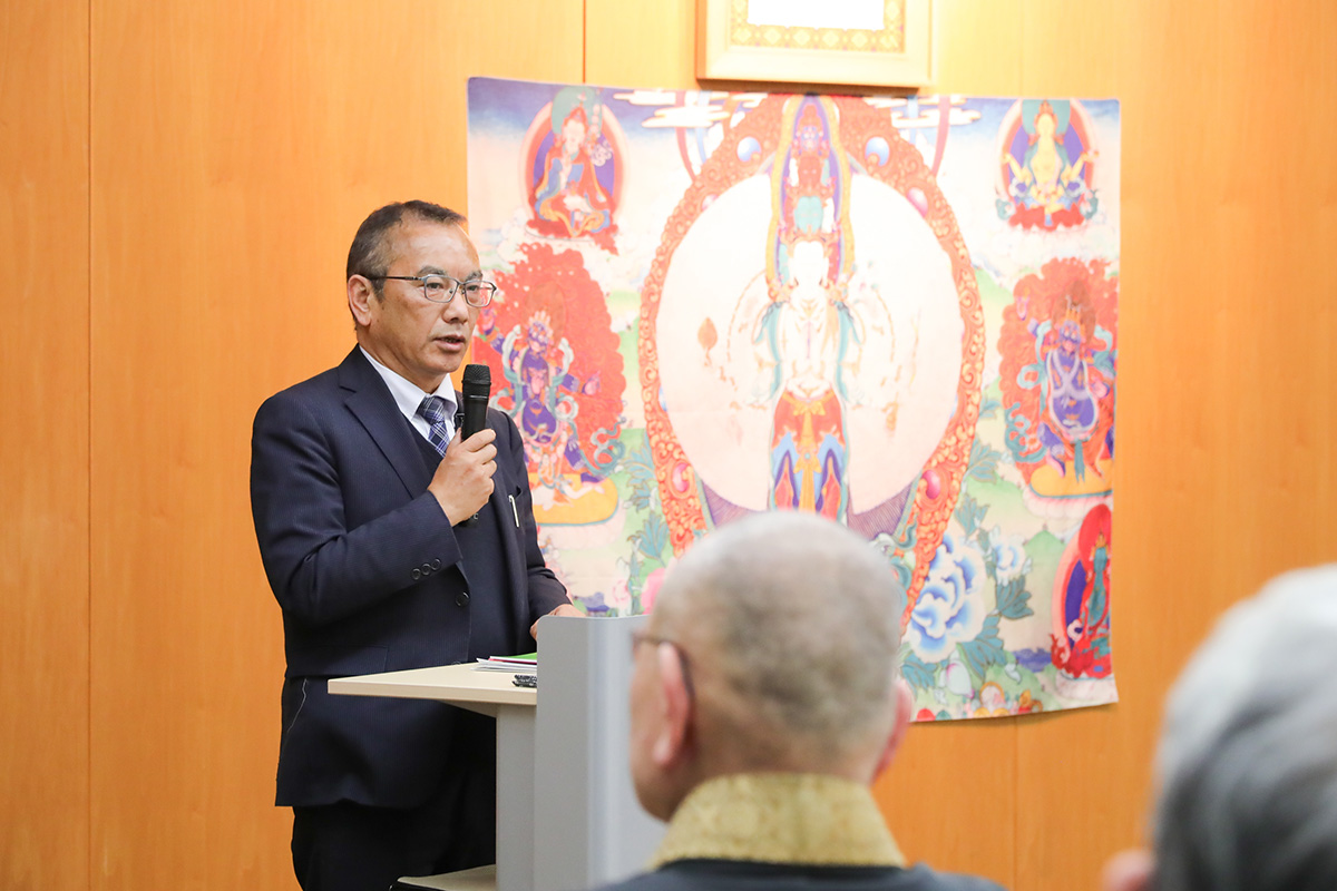 現代におけるチベットの役割について語るアリヤ・ツェワン・ギャルポ代表（チベットハウス）